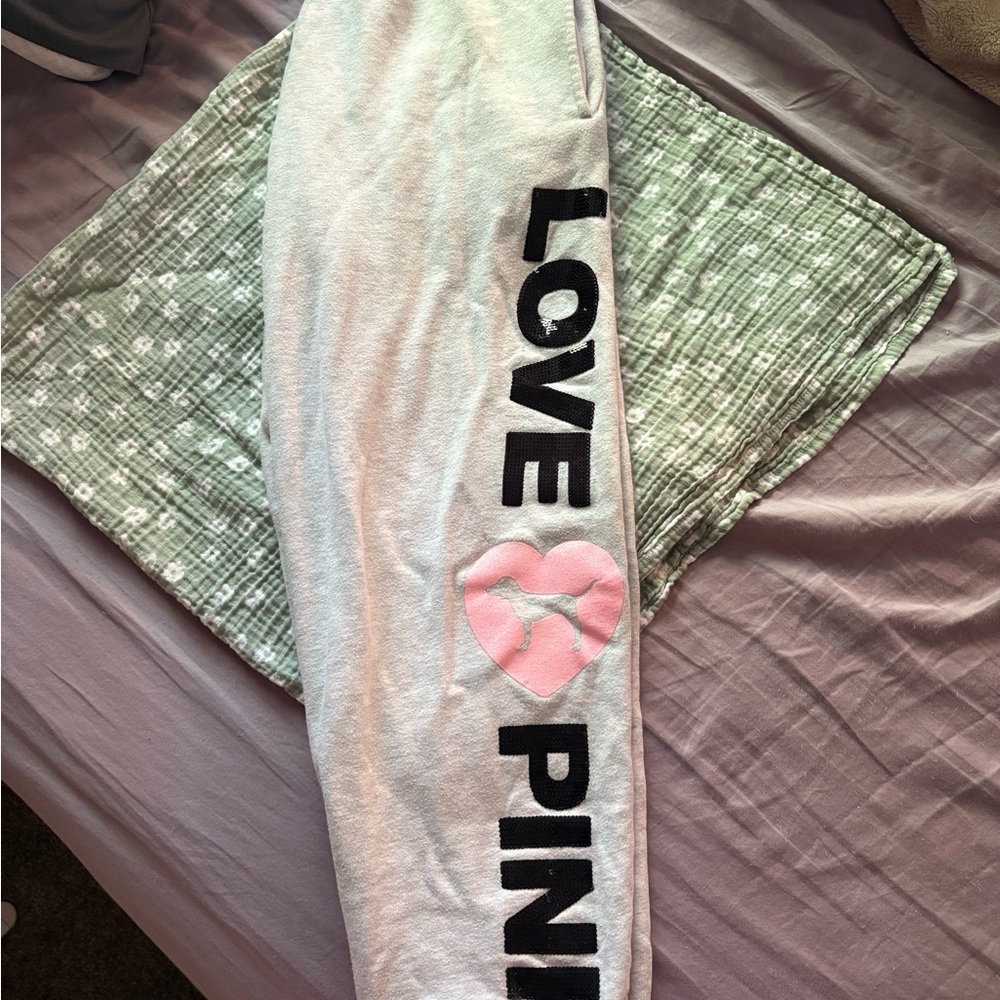 VS LOVE PINK CAMPUS SWEATPANTS